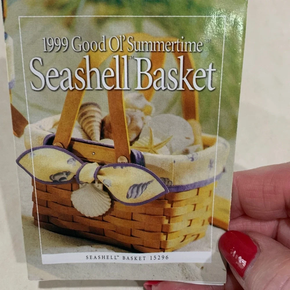 Longaberger Seashell Basket with Protector and Product Card. From 1999.